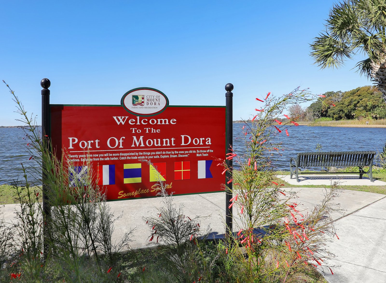 Welcome to the Port of Mount Dora sign